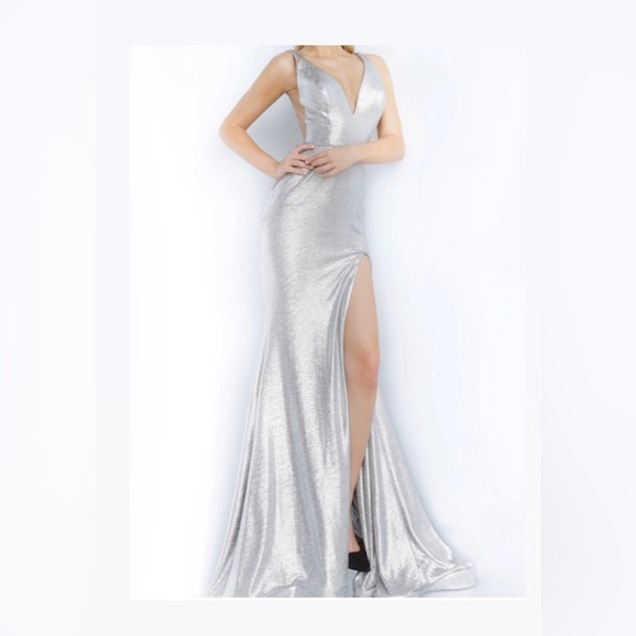 Banquet Gown | Reformation Dress - Picture 2 of 4